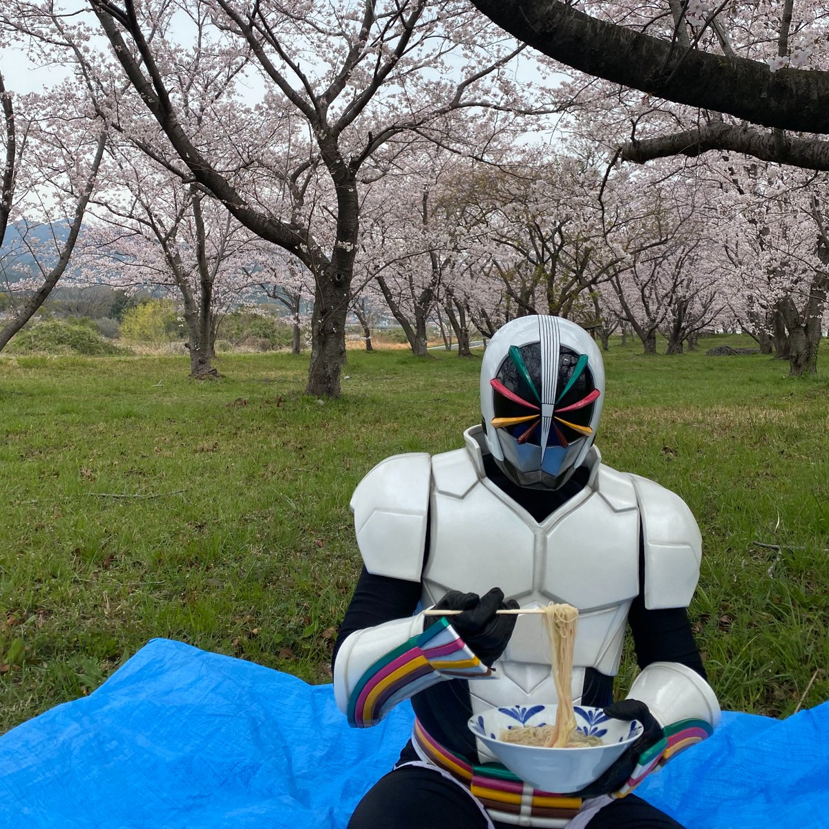 goshikisomen's tweet photo. おはようございます！本日は「炭酸水の日」
そうめんを食べる時のめんつゆを、水���なく炭酸水で割る…というのも、実は美味しい食べ方のひとつです！
試してみて良い炭酸水を見つけたら教えてくださいね！
今日も暑いかも？シュワシュワして頑張りましょう！！
▶️https://t.co/M7Ni4PETg0 https://t.co/Fe8kEdcIBy