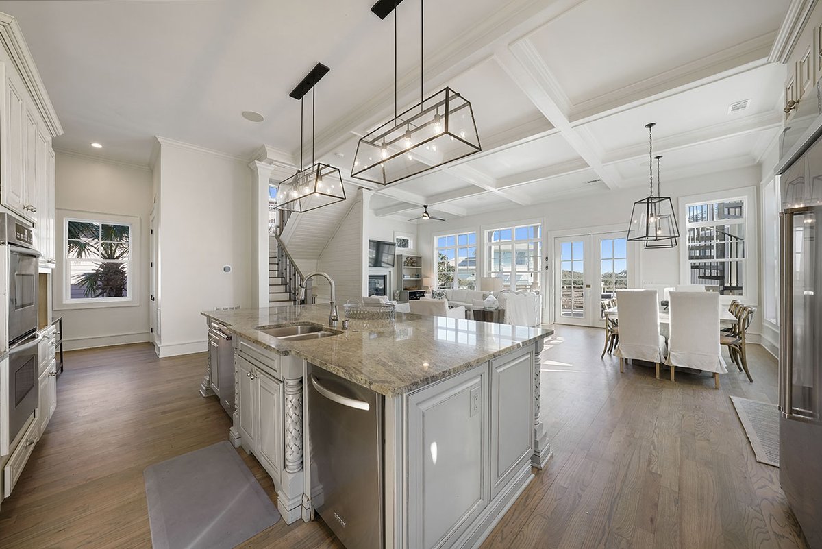 FiveStarDestin's tweet photo. ⭐⭐⭐⭐⭐ Property of the Week: Hermosa Manor
https://t.co/8eR41CXJ67

🔹 Sleeps 28
🔹 Private Pool
🔹 Gated Community
🔹 Boardwalk to Beach

If the whole crew is coming… 𝗚𝗢 𝗕𝗜𝗚.
Built for unforgettable group getaways.

Seagrove Beach | 30A
#FiveStarProperties #30A https://t.co/ylb1hYRIIT