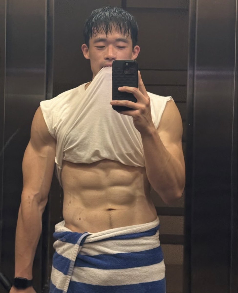 Daily Hot Dudes tweet media