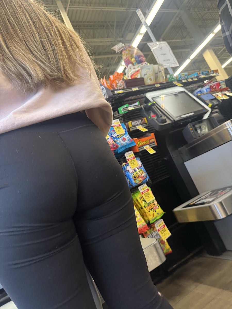 candidgirlsonly's tweet image. 😍😍😍#candid #hsgirl #ass