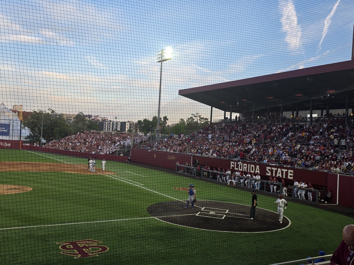 ChefMattFSU's tweet image. What a beautiful night for baseball!!!  Noles get one in the bottom of the 3rd on a 2 out!  1-1