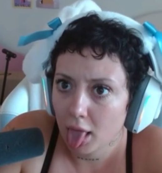 lynn ₊˚⊹ᰔ tweet media