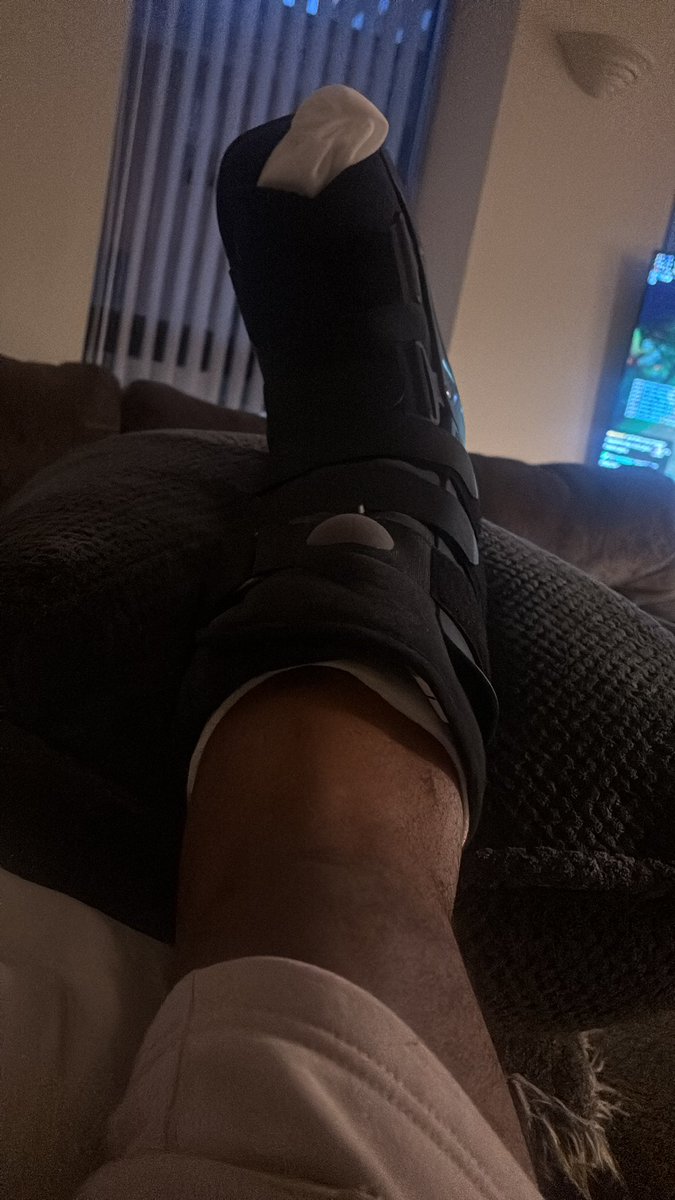 KingGodsu's tweet image. See yall in a few weeks