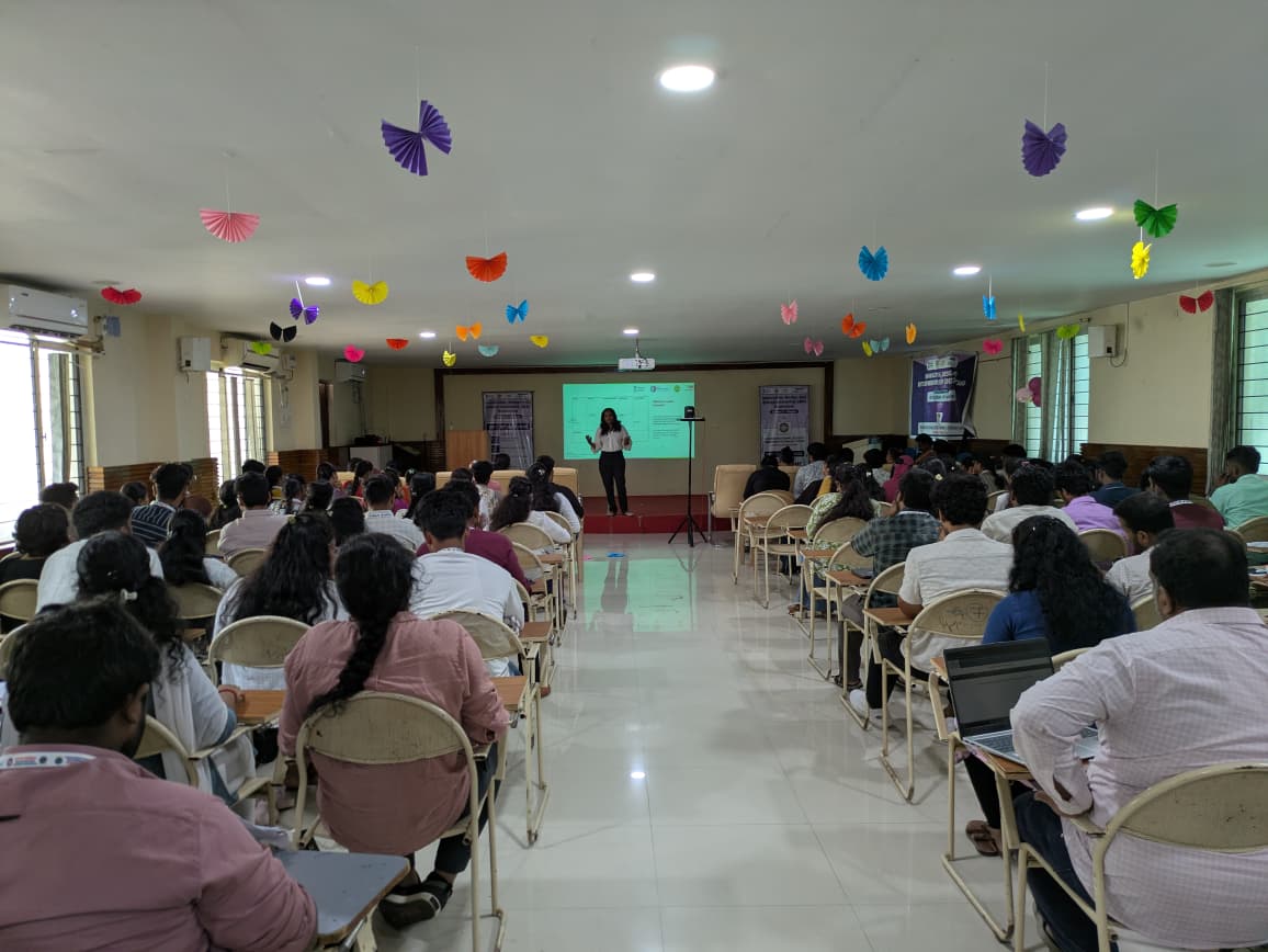 svpcetputtur's tweet photo. #IDEBootcamp 2026 - Day 3 | Session 8 at #SVPP Puttur, A.P
💰 Revenue Models Concepts  by Ms. Lavanya G

@narendramodi @PMOIndia @EduMinOfIndia @mhrd_innovation @dpradhanbjp @PIBHRD @SITHARAMtg @abhayjere @MS_AICTE @AICTE_INDIA @wadhwanif @pradeepdhage
@svppalumni https://t.co/YYgBs3MWi0