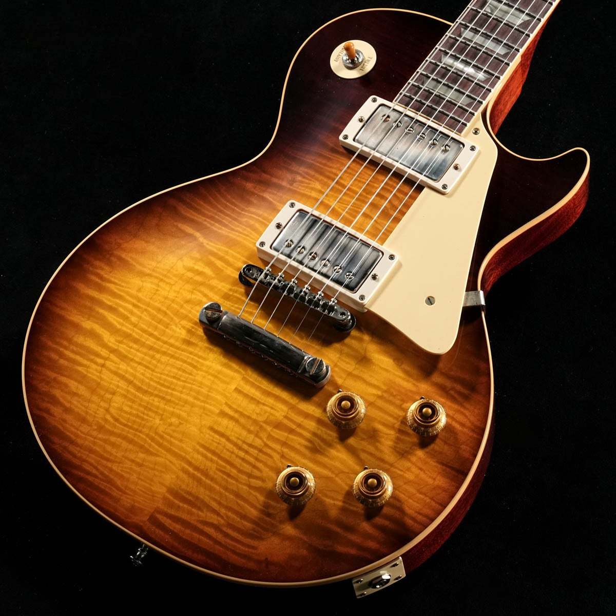 1484shibuya's tweet image. Alnico 2マグネットを使用したCustombucker搭載モデル。Japan Limited Run 1959 Les Paul Standard VOS。ファクトリーにて選定したメイプルをトップに使用しており、良い杢をしていますよ！！
store.ishibashi.co.jp/view/item/0000…
#Gibson #vintage
