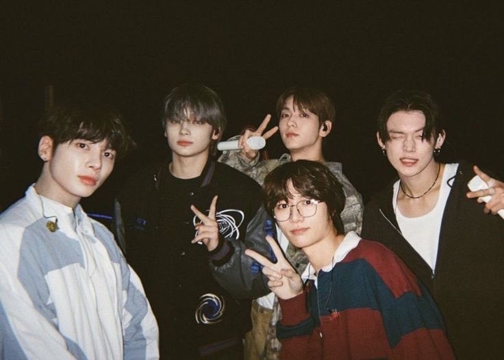 7th year: ian tweet media