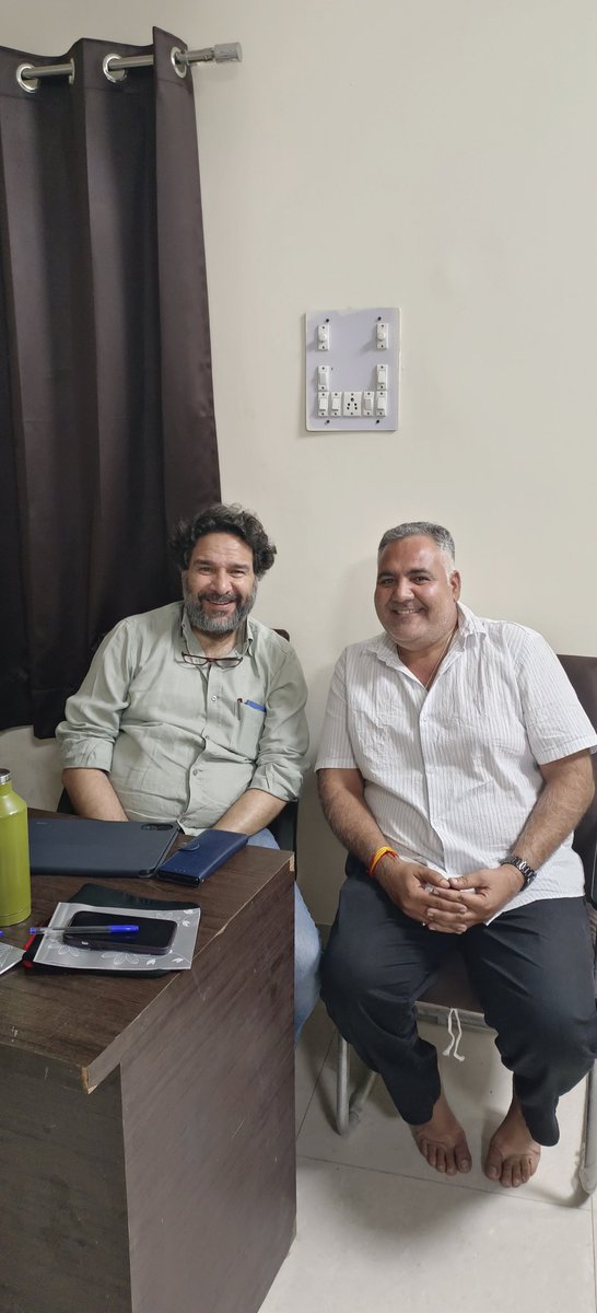 #जयपुर 
पूर्व डिप्टी मेयर शिमला एवं वरिष्ठ अर्थशास्त्री टिकेंद्र सिंह पंवार जी से शिष्टाचार मुलाकात कर भारत में बढ़ते शहरीकरण एवं उसकी चुनौतियों पर सार्थक चर्चा की। <a href="/tikender/">tikender panwar</a>