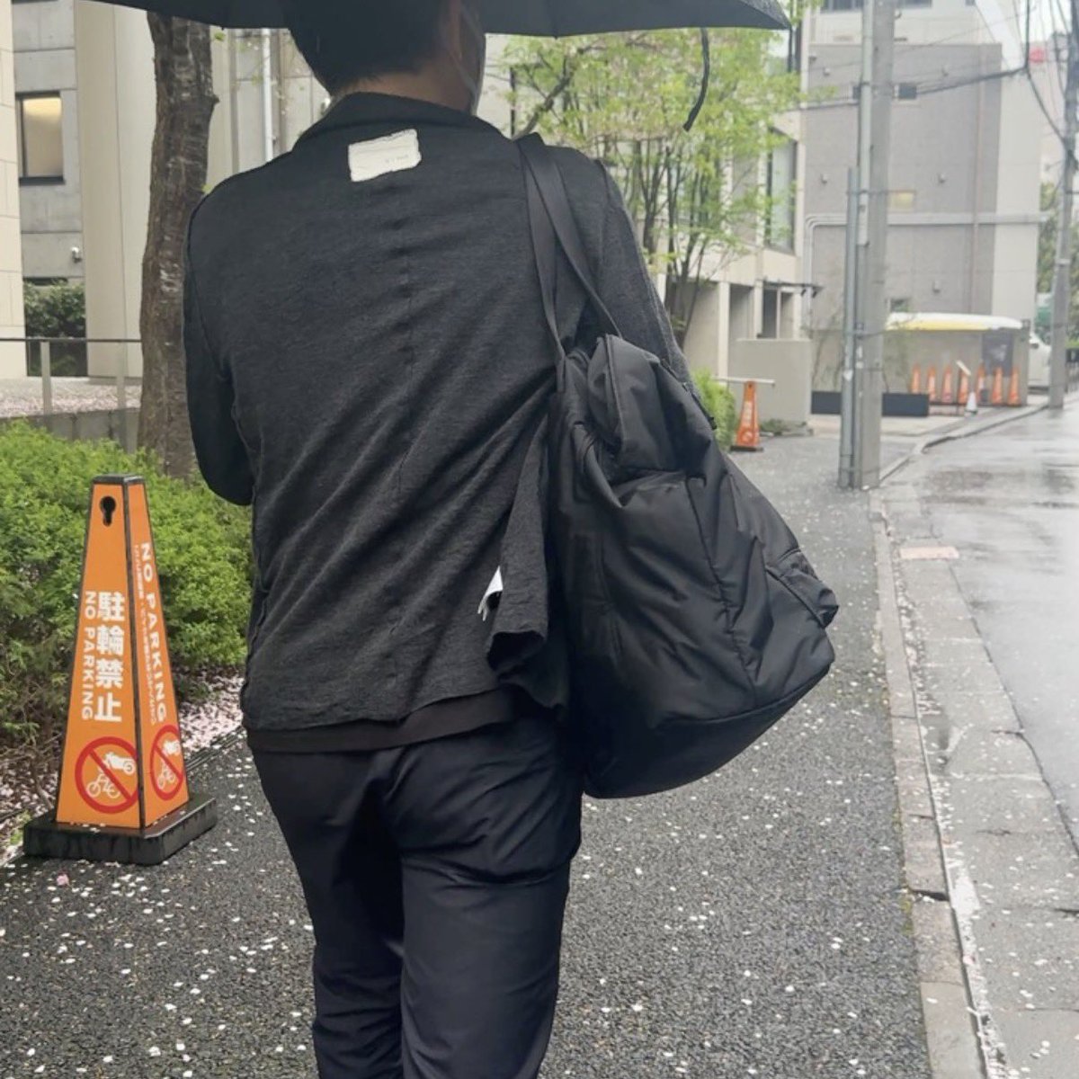 sakeking01's tweet photo. 裏オモテなく歩んでいこう
自分を騙すことなく素材と向き合う

ラジオ収録前にそんな意気込みが表に出たのか、ただバタついてたからか定かではないですがスタッフに激写されてました

ご愛嬌ということで
さて午後も頑張りましょー https://t.co/epWpdG1T8M