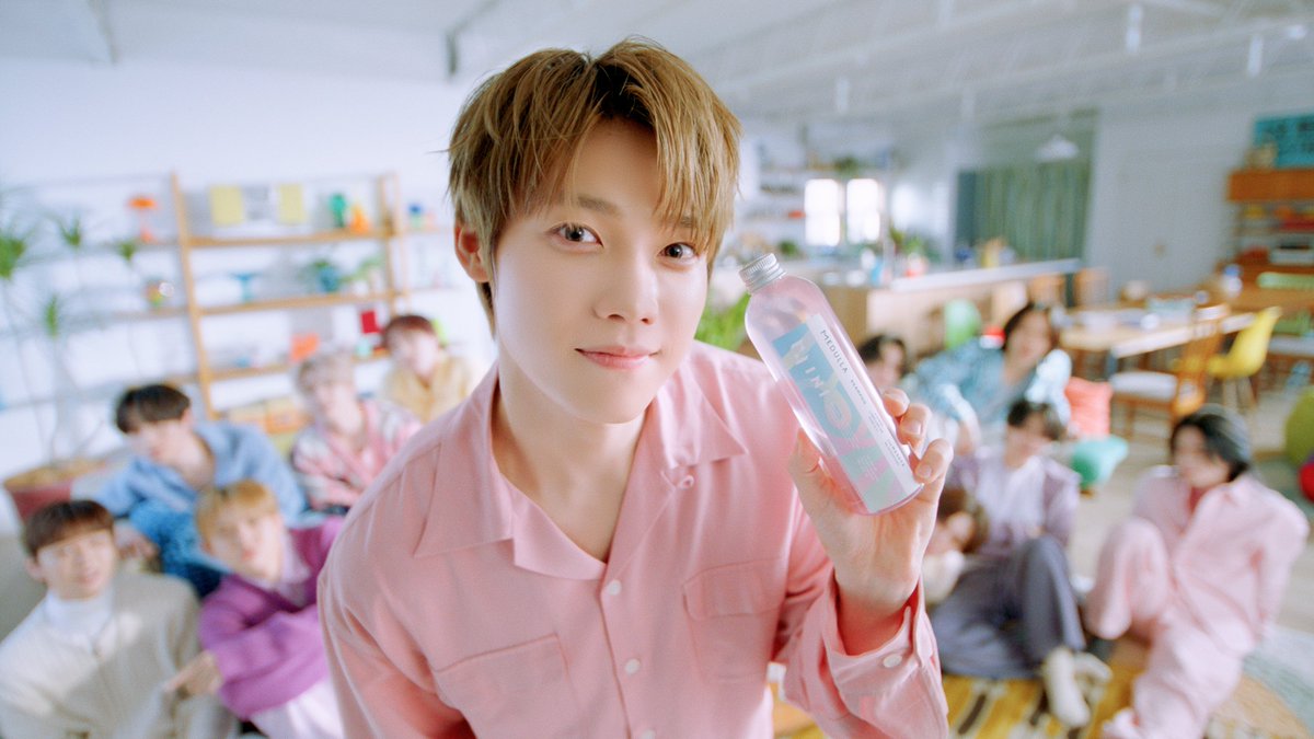 fasme_media's tweet image. ˗ˏˋ #INI × #MEDULLA 新CM公開✨ˎˊ˗

4/8公開CMはメンバーたちのリアルな日常シーンがたっぷり💖

☑︎普段からわちゃわちゃ!?
☑︎“これだけは譲れない”こだわり
☑︎“髪や身だしなみで一番“こだわりがあるのは...👀?? 

▼記事でインタビューをチェック💫
 🔗fasme.asia/hairmake/ini-m…

#MINI