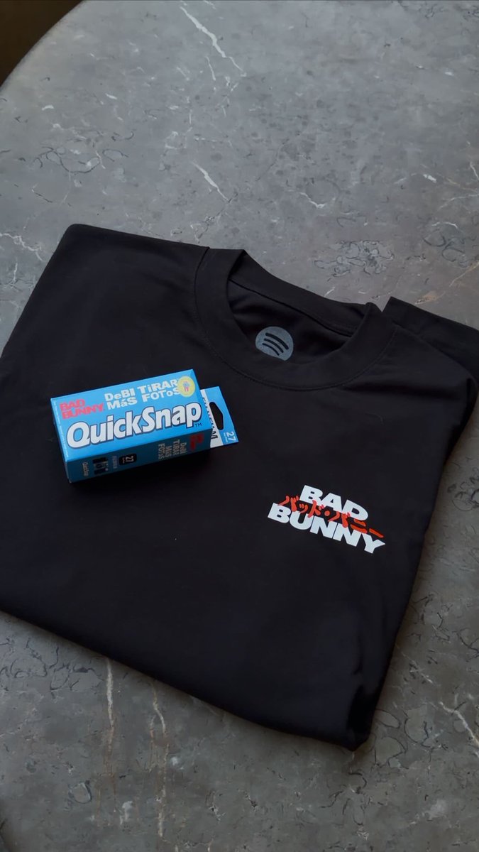 Playera de Bad Bunny edición especial, “Billions Club, live Japón