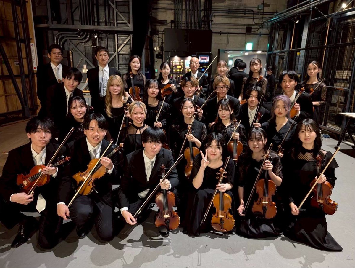 (Vn)
こんにちは、バイオリンパートです。♪私たちは1年生4名、2年生7名、3年生3名、4年生3名の計17名在籍しています。
オーケストラの花形でメロディを数多く担当する楽器です初心者大歓迎！経験者大歓迎です！ぜひ一度見学にお越しくださいご
募集人数
楽器貸出4人、自持ち∞
#春から宇大
#宇大オケ