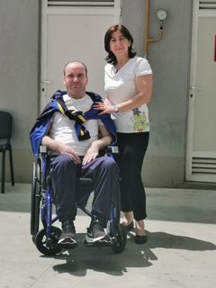 Tek mi je 37 godina, ako neko može da mi pomogne.  Da ponovo prohodam!                 
Hvala vam dobri ljudi.                                    
816 na 3030 za Aleksandra