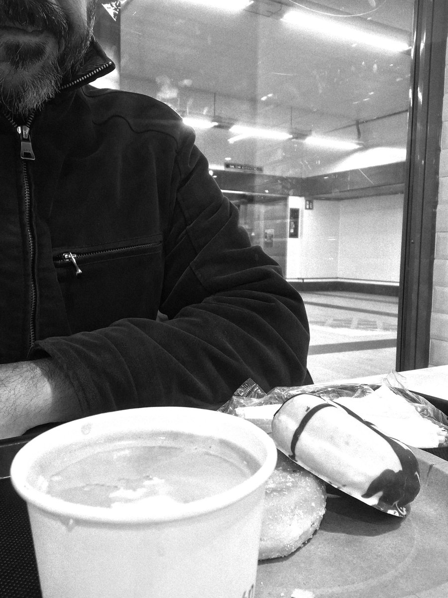 JuanPm92588109's tweet image. #miercoles #cafe #donuts Buenos días Loc@s