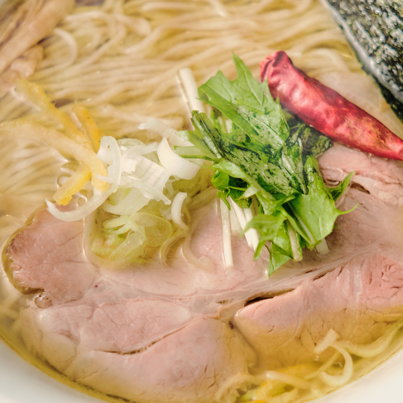 kayava_jp's tweet photo. あっさり派の方へ🍜
阿波尾鶏の旨みをじっくり引き出した澄んだスープの「清湯ラーメン」
すっきりとしながらも、しっかりと旨みを感じられる一杯です!
今月末まではアプリにて、清湯ラーメンがおトクに楽しめるクーポンを配信中✨
#KAYAVA #ラーメン https://t.co/N3267A5k59