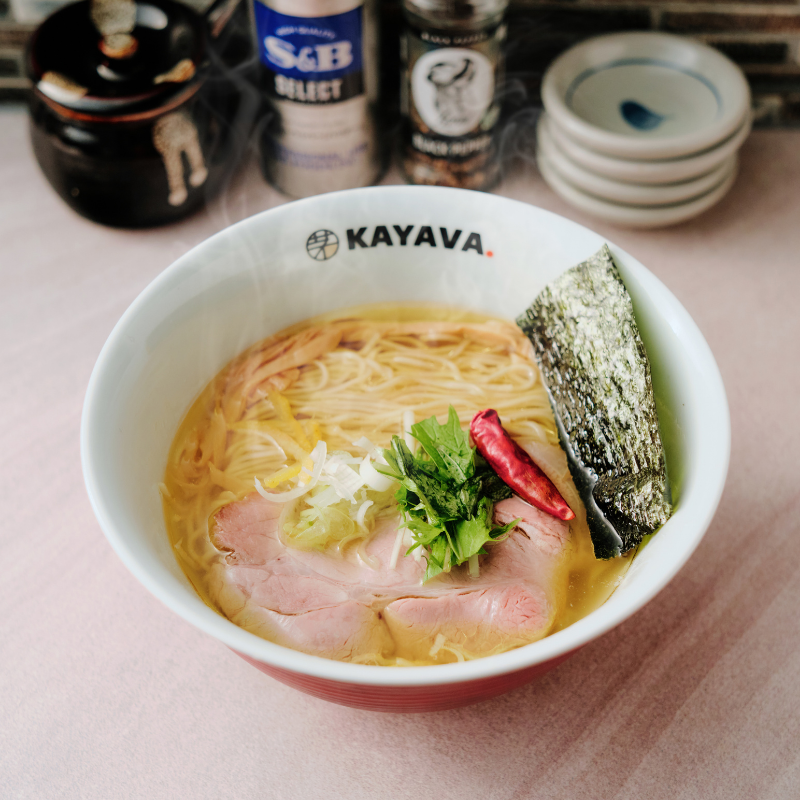 kayava_jp's tweet photo. あっさり派の方へ🍜
阿波尾鶏の旨みをじっくり引き出した澄んだスープの「清湯ラーメン」
すっきりとしながらも、しっかりと旨みを感じられる一杯です!
今月末まではアプリにて、清湯ラーメンがおトクに楽しめるクーポンを配信中✨
#KAYAVA #ラーメン https://t.co/N3267A5k59