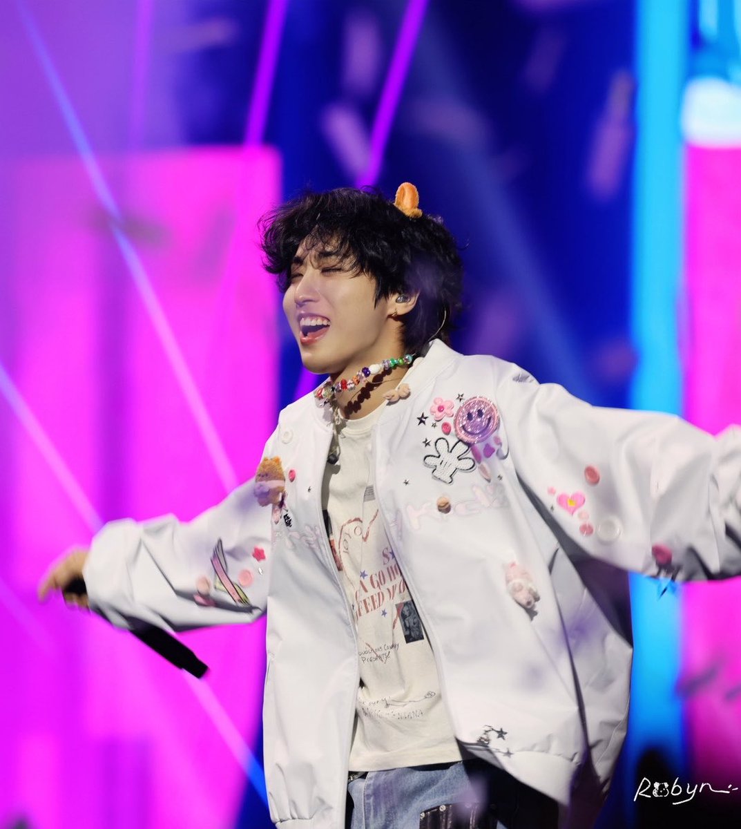 ashley 𑣲 tweet media