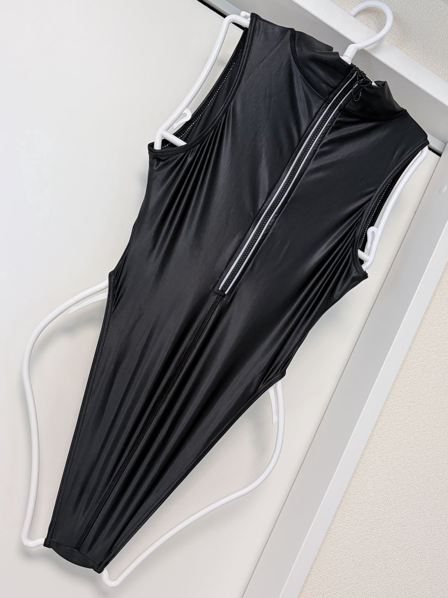 届きましたー‼️
最高‼️黒のSSW最高‼️
またコレクションが増えました‼️ありがとうございます‼️ 