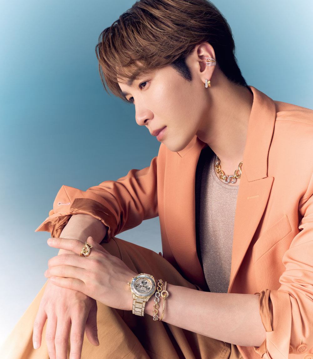 voguejp's tweet image. 渡辺翔太がまとう、春の訪れを祝福するスワロフスキーのジュエリー。

▼詳細はこちら
vogue.co.jp/special-featur…

#PR