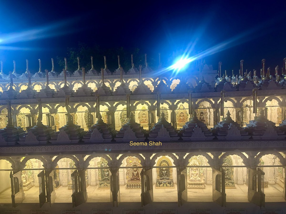 SeemaSh46712468's tweet image. Could you believe that 23 tirthankar Parshwanath  has 1008 name..!
Here in  #Shankheshwar 1008  small temples(deri) in each  name..! #Jainism #Jain  #JaiJinendra 
Have blessed day ahead🌹🙌🏻🙏🌅 #Sclick   #Svideo 
#Sऊवाच😍 #theme_pic_India_temple