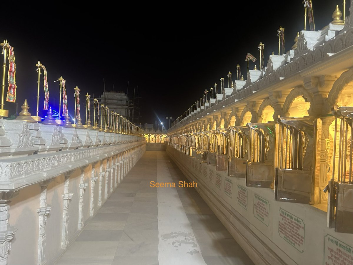 SeemaSh46712468's tweet image. Could you believe that 23 tirthankar Parshwanath  has 1008 name..!
Here in  #Shankheshwar 1008  small temples(deri) in each  name..! #Jainism #Jain  #JaiJinendra 
Have blessed day ahead🌹🙌🏻🙏🌅 #Sclick   #Svideo 
#Sऊवाच😍 #theme_pic_India_temple