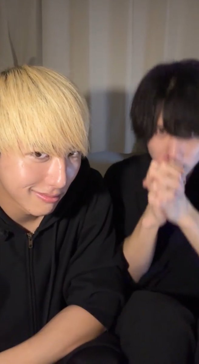 マカはる tweet media