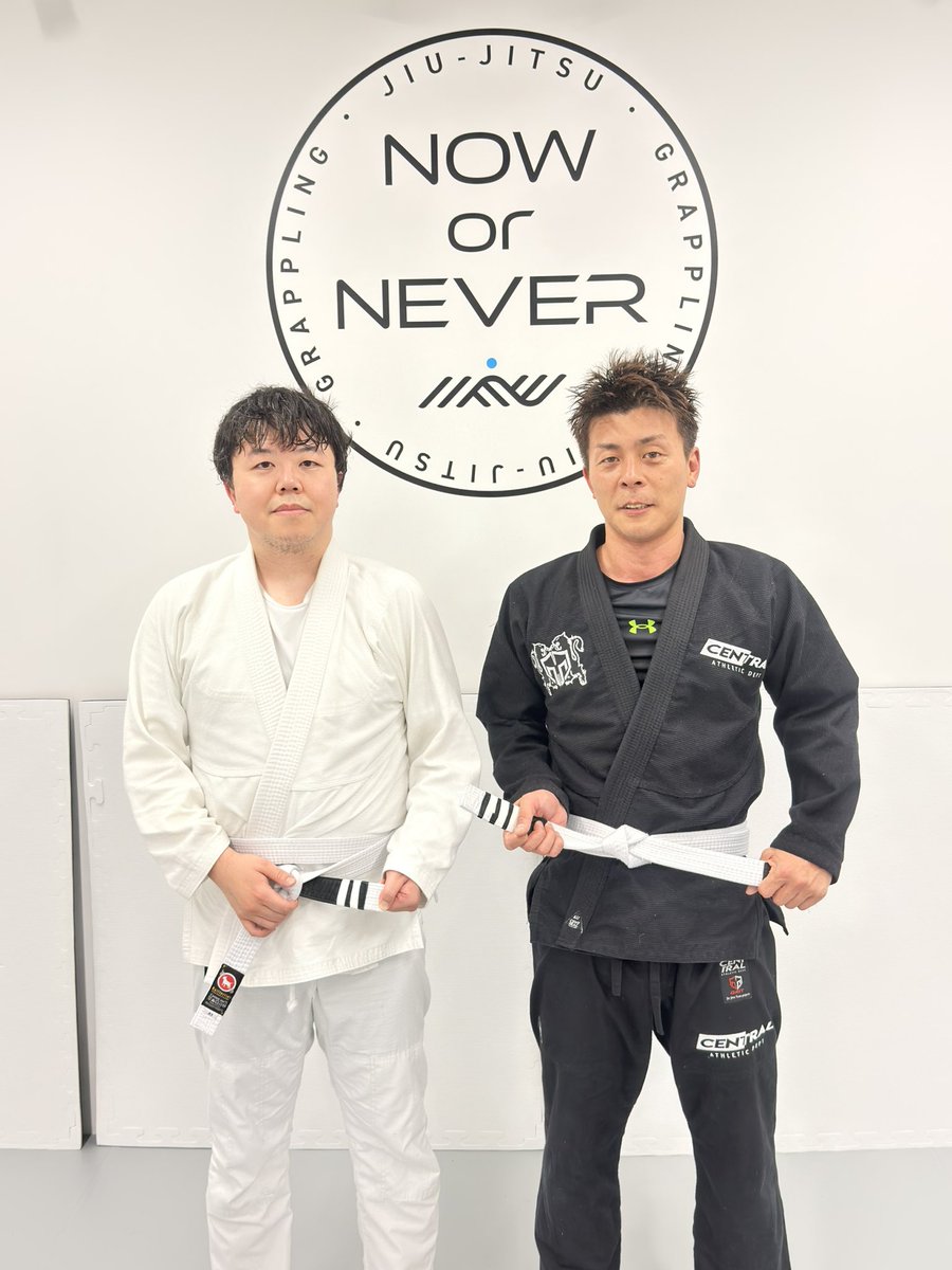sugitaka0613's tweet photo. 火曜 @noworbjj 夜🔰柔術クラス

内野さんに3本目、好永さんに2本目のストライプ巻きました。おめでとうございます。青帯目指して頑張っていきましょう！

https://t.co/El75EUsZxP https://t.co/cjXfdUlvL5