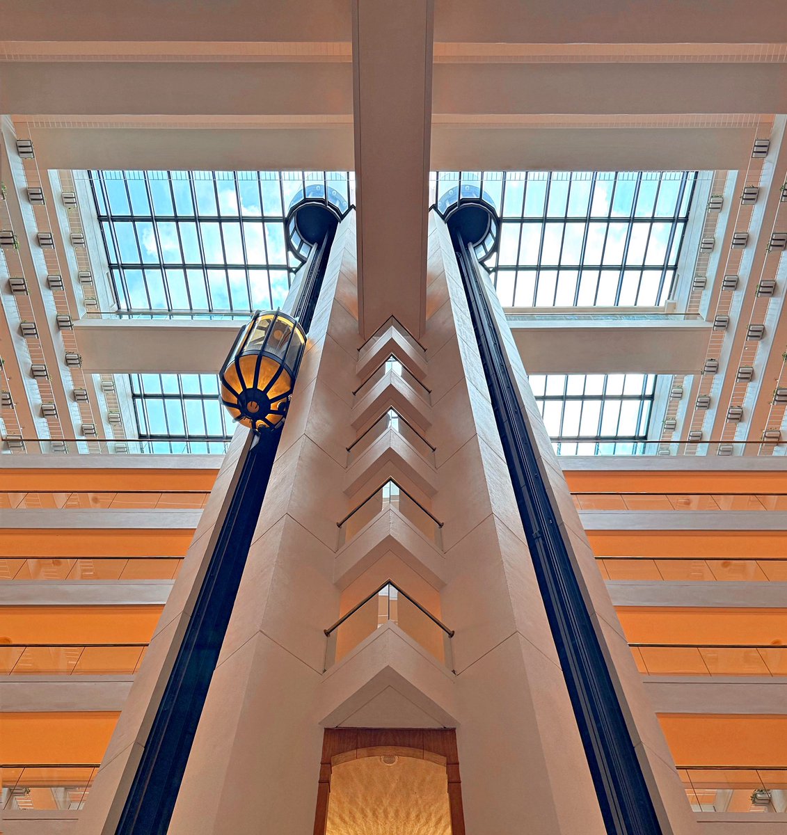 AorPhatthawut's tweet image. Love my Executive Room at @ConradHotels Singapore Orchard 🤗 #StayInspired #ConradHotels