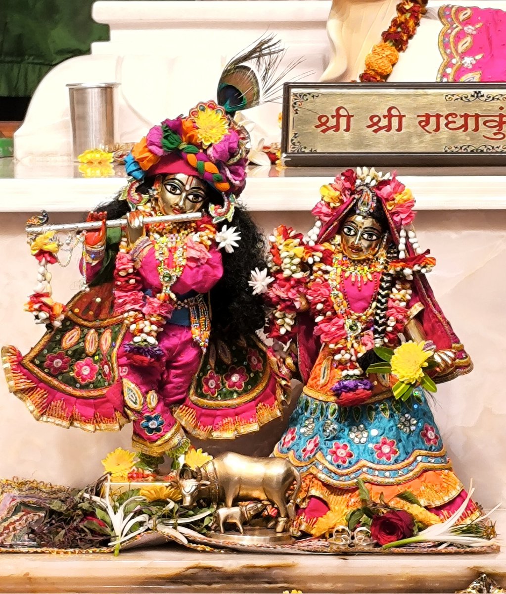 iskconcamppune's tweet image. Today's Darshan📿 🗓 8-4-2026 🙏#indianculture #iskconindia #harekrishna #shringardarshan #darshanphotos