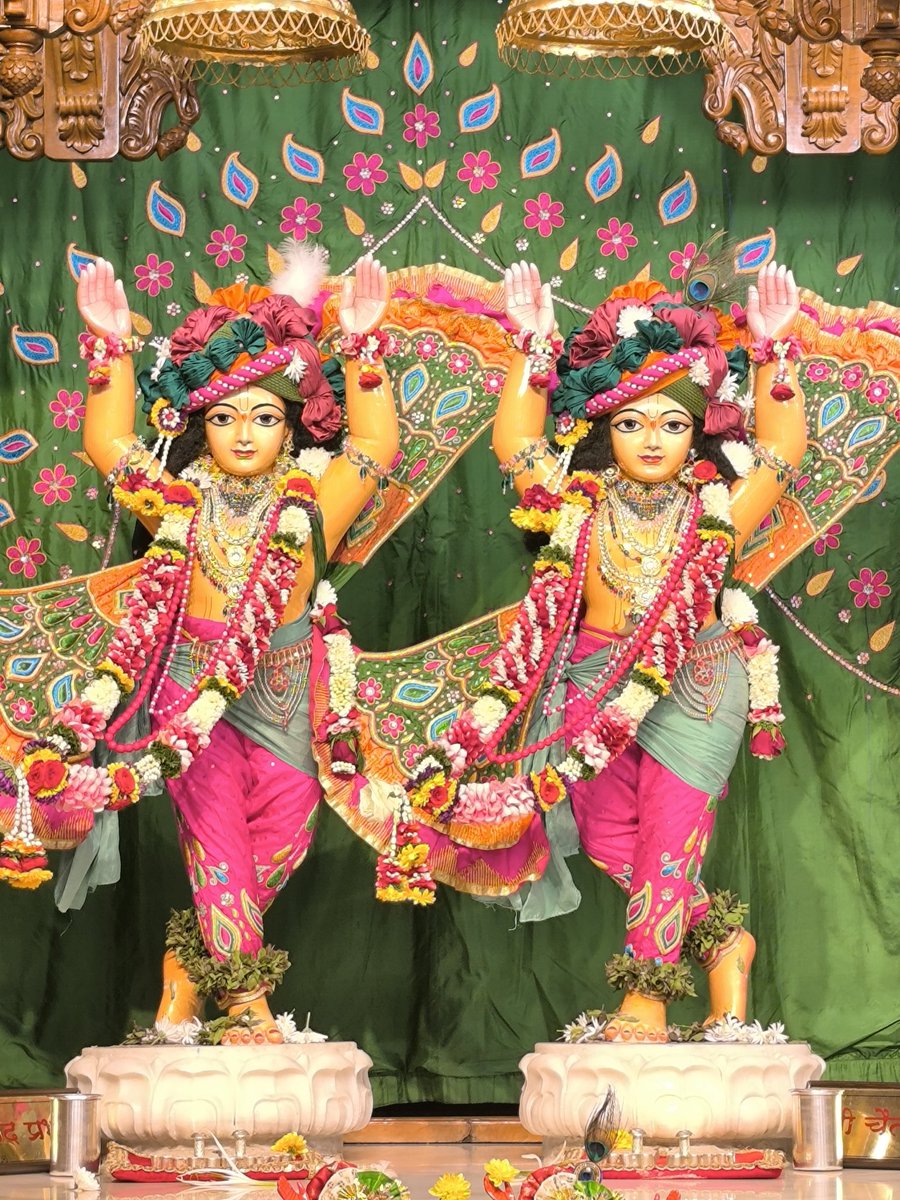 iskconcamppune's tweet image. Today's Darshan📿 🗓 8-4-2026 🙏#indianculture #iskconindia #harekrishna #shringardarshan #darshanphotos