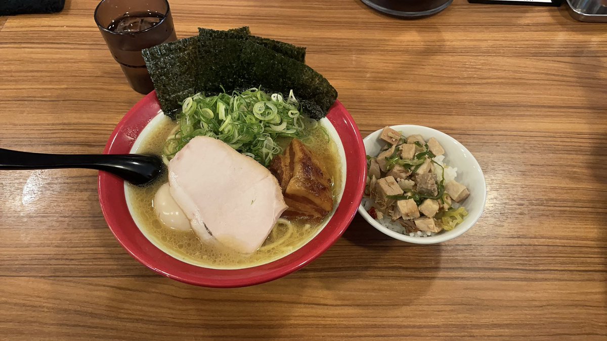 えるざ tweet media