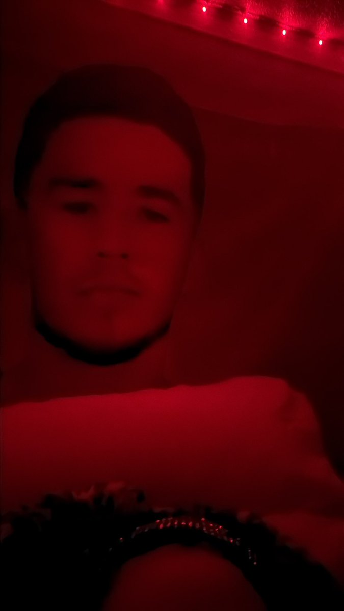 why does he look like tht… im scared