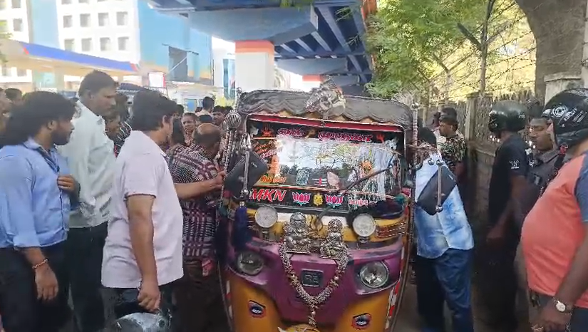 sunnewstamil's tweet image. #NewsUpdate | கோவை சுங்கம் அருகே பள்ளிக் குழந்தைகளை ஏற்றி வந்த ஆட்டோ மீது தனியார் பேருந்து மோதி விபத்து

ஆட்டோவை ஓட்டி வந்த பெண் ஓட்டுநர் மற்றும் 2 குழந்தைகள் காயம்; ராமநாதபுரம் போலீசார் விசாரணை

#SunNews | #Coimbatore | #Accident