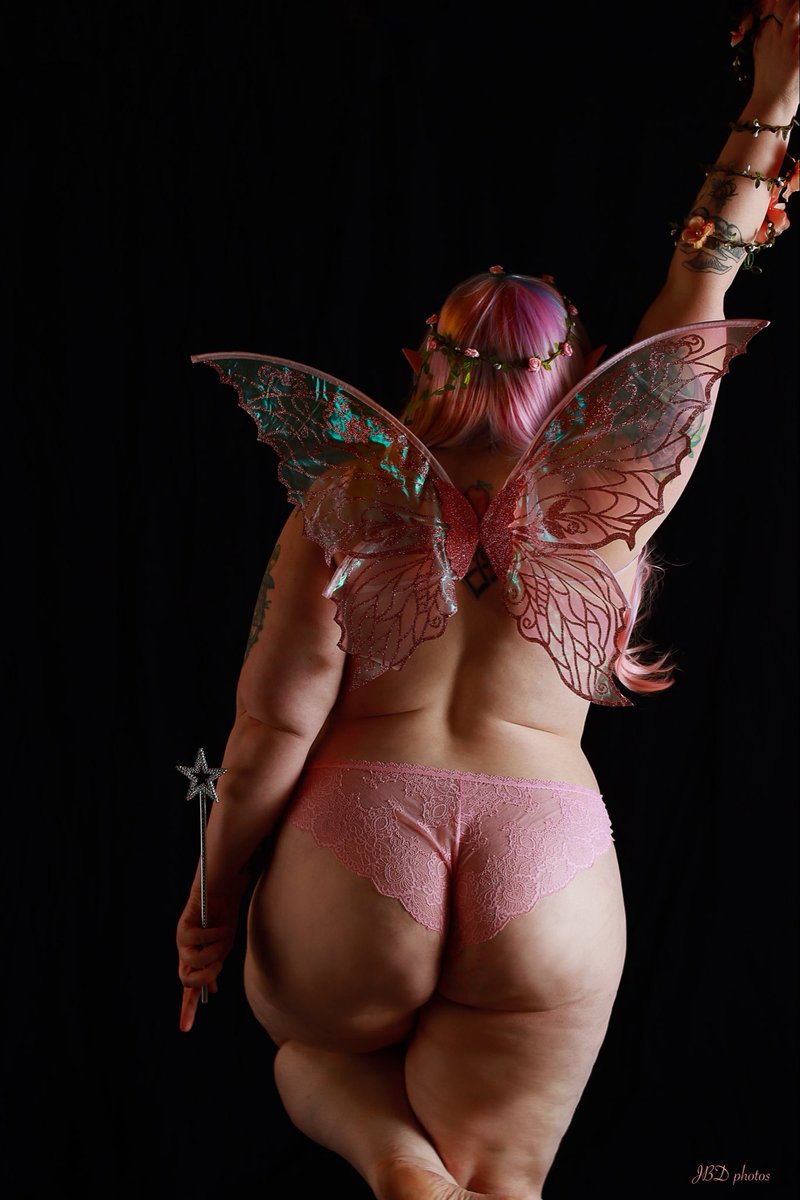 BottomlessBee's tweet photo. Let me be with the fae now #bbw #alternative #ass #thighs #cosplay https://t.co/WWWAEE79yr