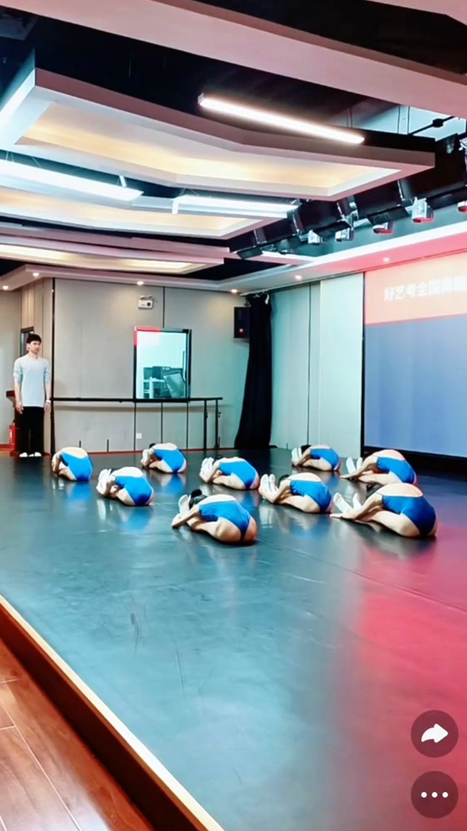 hAunLyBtJCXFkeP's tweet image. Colorful gymnastics outfits, Chinese dance, little girls' flexibility and agility test💃🇨🇳 youtu.be/tPIDuzOPlLQ
#exam #Flexibility #split #Stretching  #skills #girls #University #Student #art #DanceClass #White #pink #red #yellow #Colorful #DanceMagicStudio38