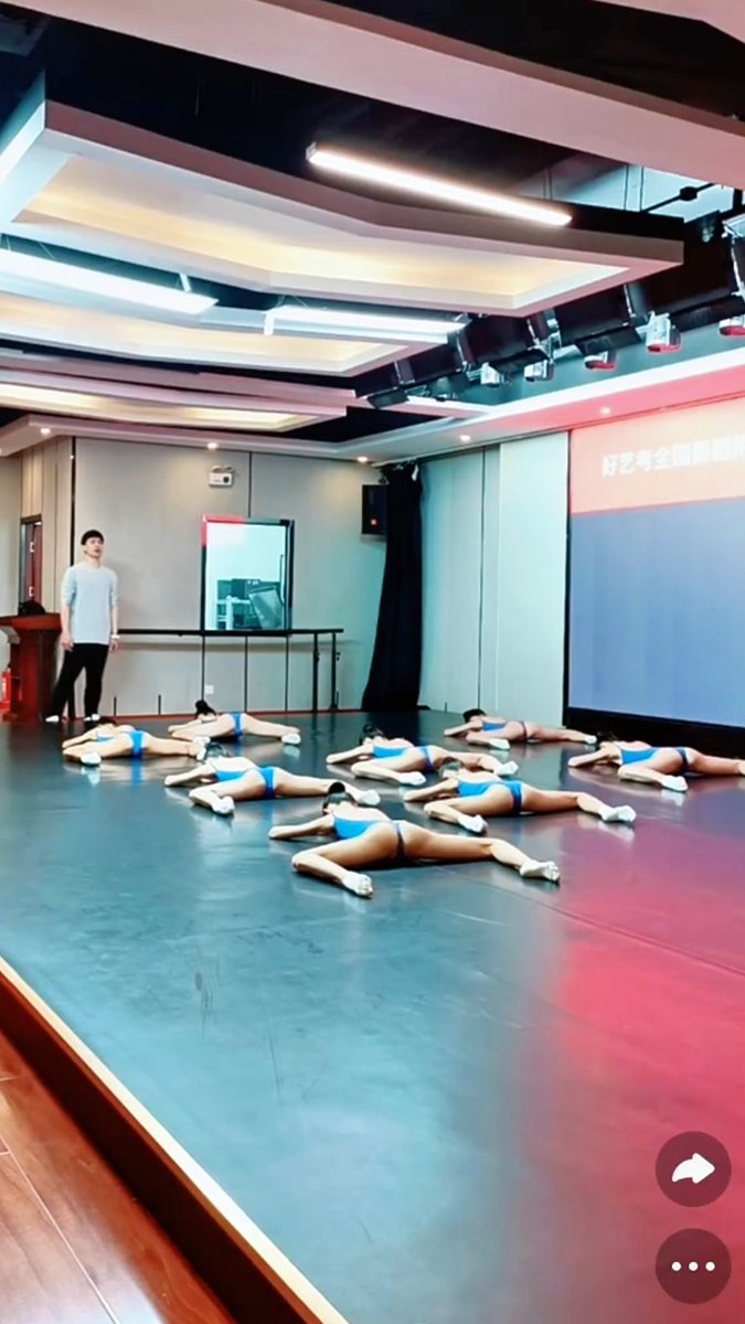 hAunLyBtJCXFkeP's tweet image. Colorful gymnastics outfits, Chinese dance, little girls' flexibility and agility test💃🇨🇳 youtu.be/tPIDuzOPlLQ
#exam #Flexibility #split #Stretching  #skills #girls #University #Student #art #DanceClass #White #pink #red #yellow #Colorful #DanceMagicStudio38