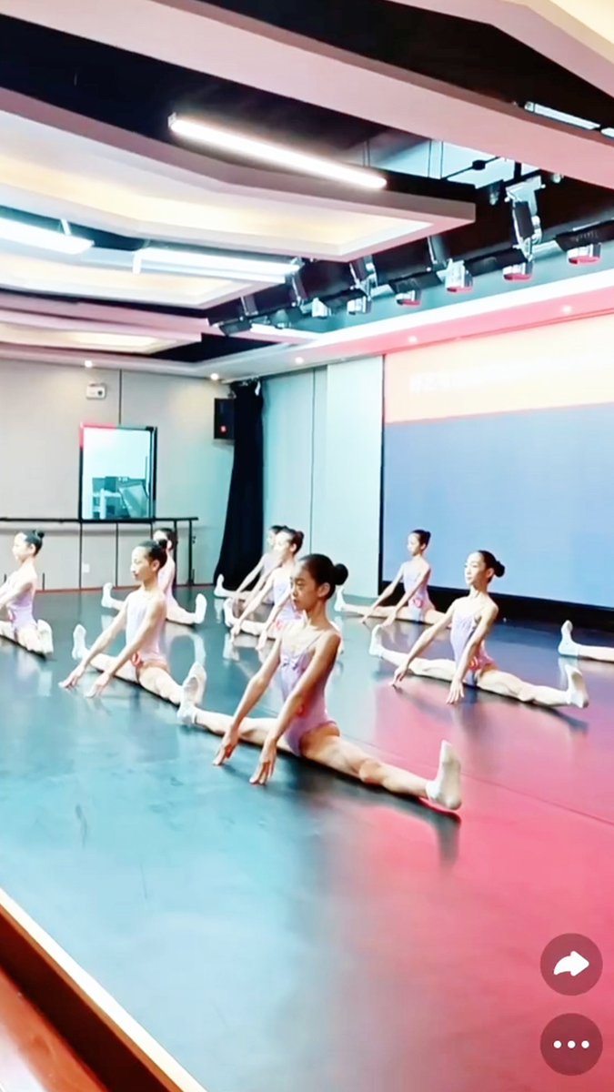 hAunLyBtJCXFkeP's tweet image. Colorful gymnastics outfits, Chinese dance, little girls' flexibility and agility test💃🇨🇳 youtu.be/tPIDuzOPlLQ
#exam #Flexibility #split #Stretching  #skills #girls #University #Student #art #DanceClass #White #pink #red #yellow #Colorful #DanceMagicStudio38