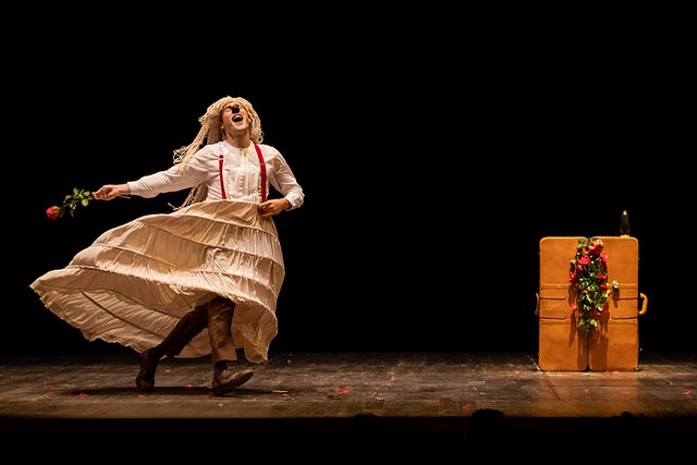 EdoardoArpaia's tweet photo. CAMALEONTIKA - La dodicesima edizione della rassegna di teatro e danza contemporanea di Almese tornerà dall’11 aprile al 12 dicembre 2026 con cinque nuovi appuntamenti.
https://t.co/6rkDhGDYBd

#camaleontika #teatro #almese #fabularasa #moderneofficinevalsusa https://t.co/JJfDLHUKRJ