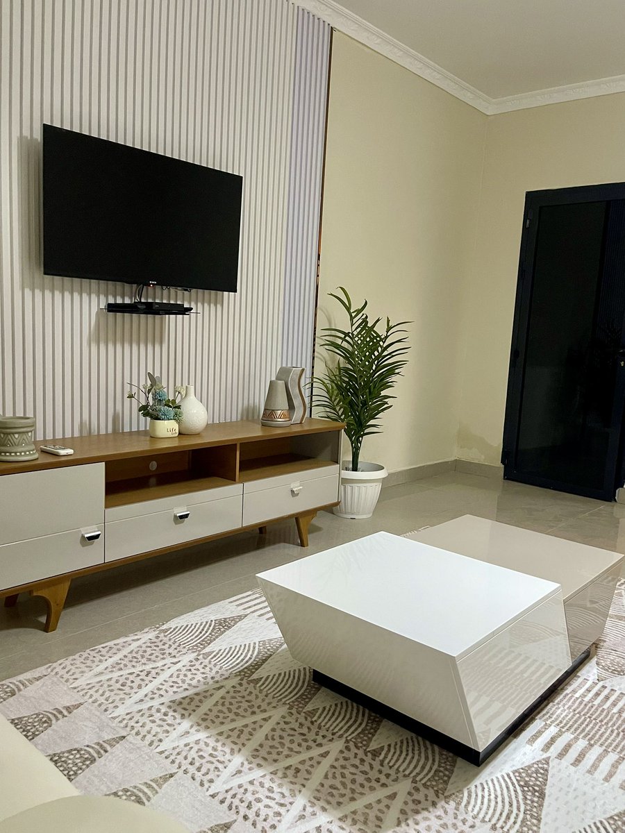 Mrs Millenial tweet media