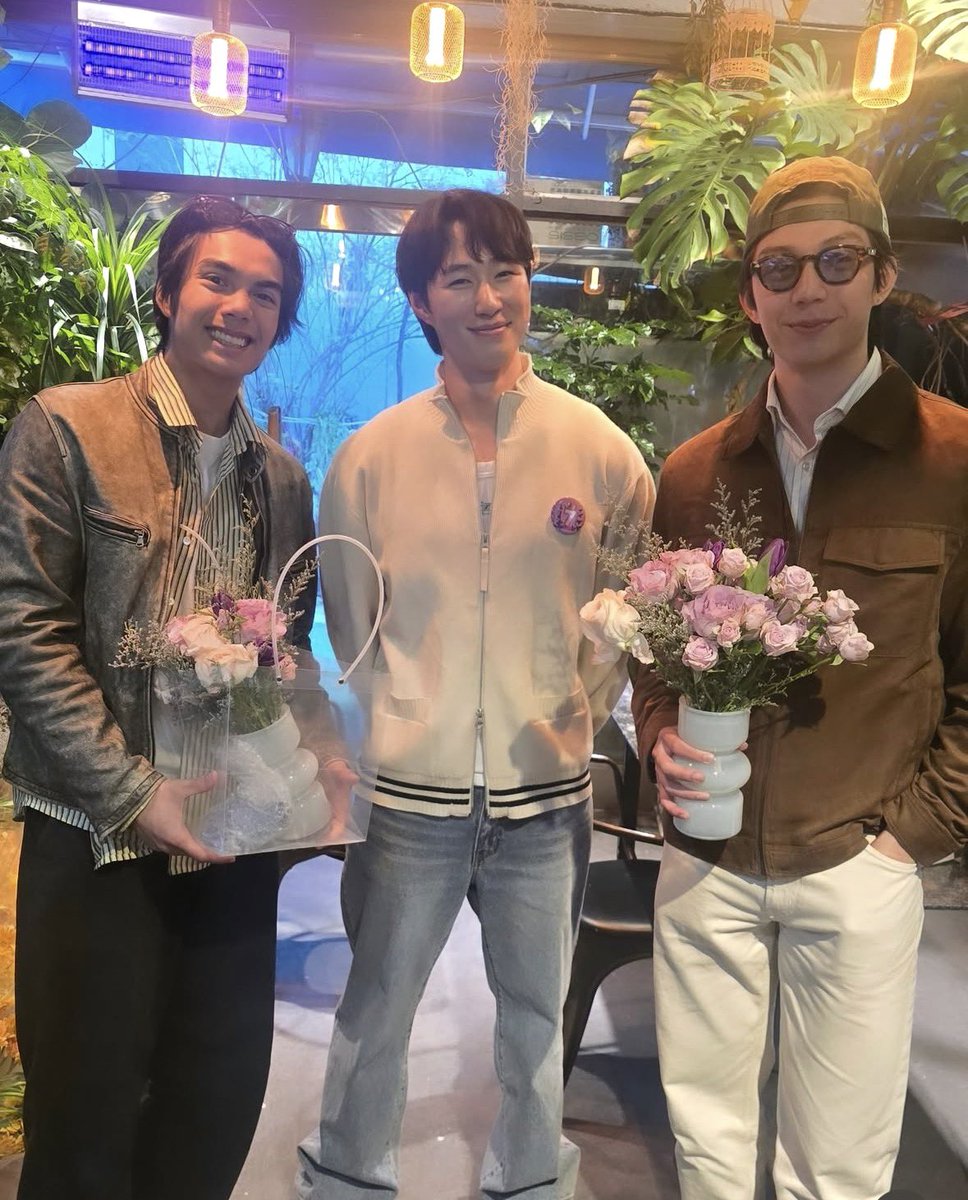 Mmm IS SEEING BTS IN LONDON tweet media