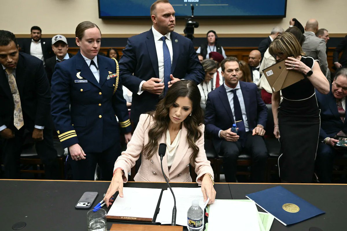 ICE Barbie’s Embarrassing $145 Million 
Last Minute Blunder Exposed 

thedailybeast.com/ice-barbie-kri…  via <a href="/thedailybeast/">The Daily Beast</a>