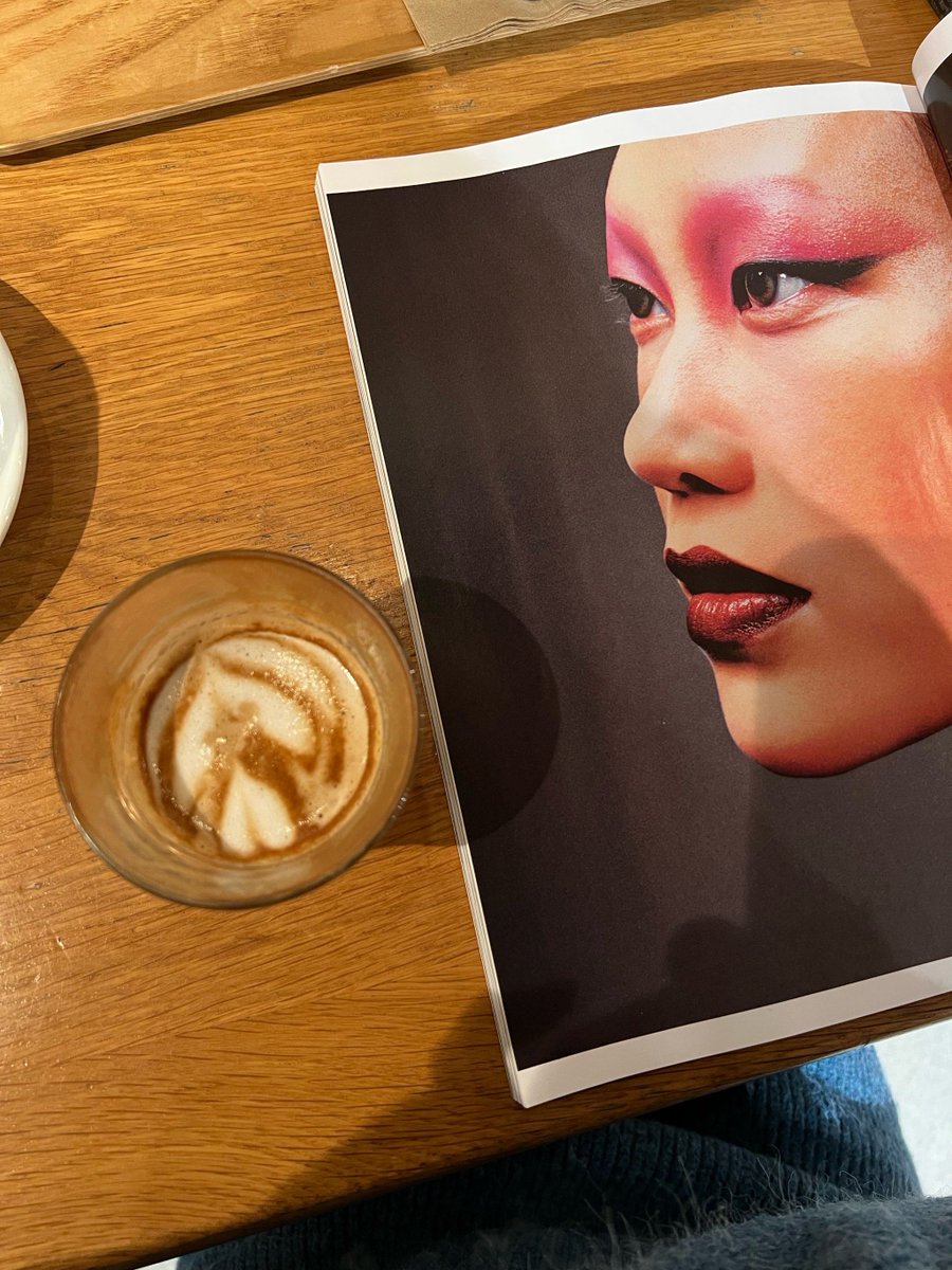 sraniga's tweet photo. Sundays = iced latte + window seat + flipping through a dog-eared novel. Slow days u003e rush days https://t.co/khpxdygLEe