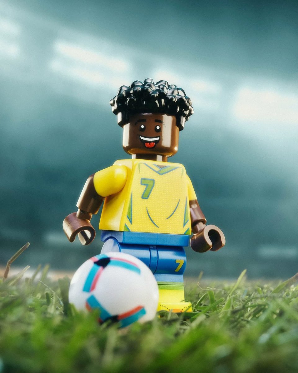 MktDeportivaInt's tweet photo. @LEGO_Group presenta las versiones de Lionel Messi, Cristiano Ronaldo, Kylian Mbappé y Vinicius Jr de cara a la @FIFAWorldCup 2026🏆

#SportsMarketing #MarketingDeportivo https://t.co/oDYnul9Epv