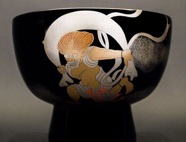 #今日の老舗

vol.91
若林仏具製作所
shinisetsuhan.net/collections/wa…

#京都府

天保元年（1830年）創業。200年近くにわたり、京都の伝統を受け継ぐ職人たちが、仏壇や仏具を一つひとつ丁寧に手作りしています。匠の技と心で、祈りの場を未来へと繋ぎます。