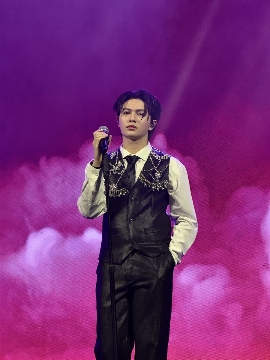 DanyGrey_'s tweet photo. What a night, what a bless for my eyes, and ear.  Despite him feeling unwell he did an amazing job, as obviously all the boys. Congrats and more success to come 🫶🏻 #LYKN #williamjkp #williamest #LYKNDuskAndDawnxMilan #lyknimilan #lykneuropetour https://t.co/Nfb1y2hMpF