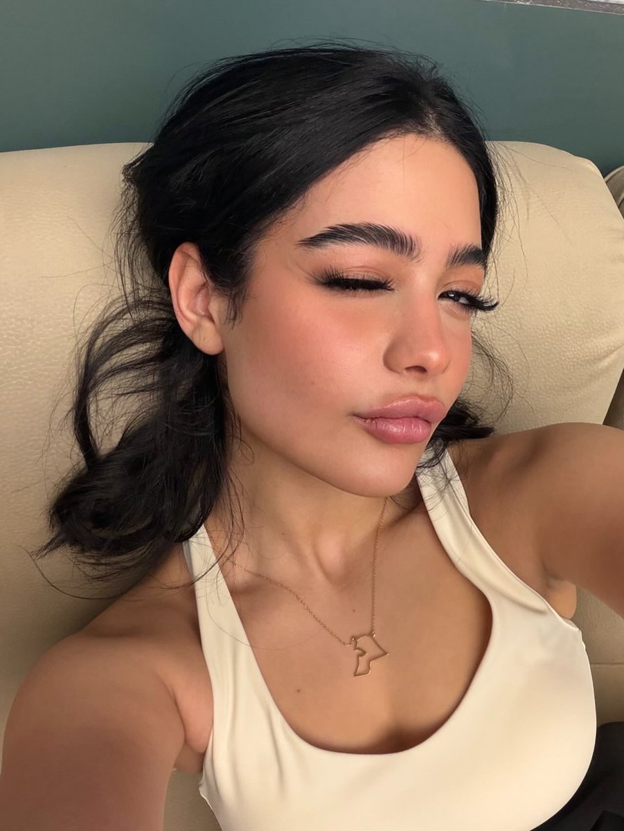 Hlz | 8k tweet media