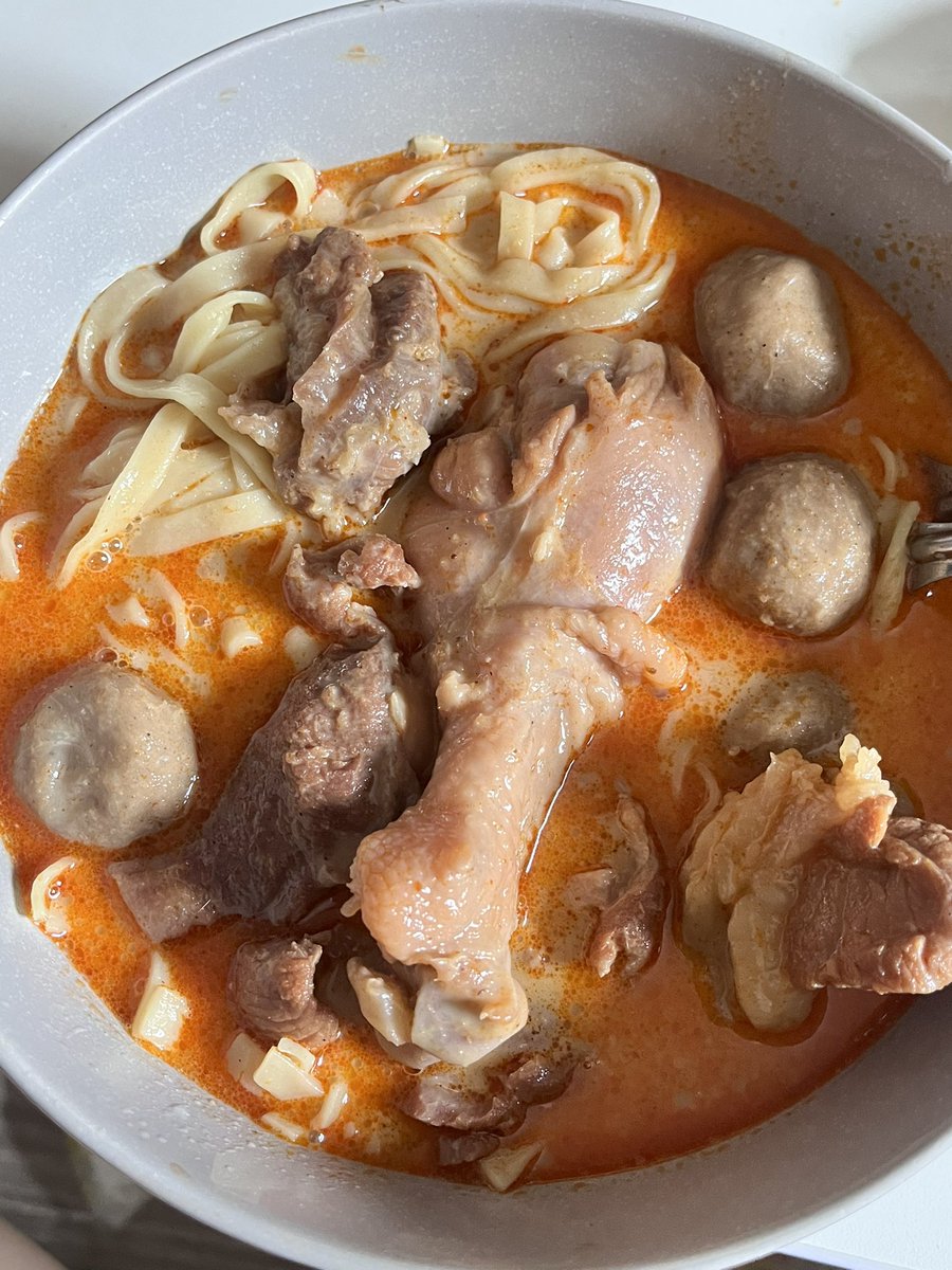 ลอปอ. tweet media