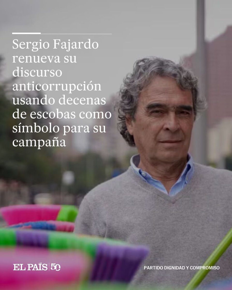 elpais_america's tweet photo. Sergio Fajardo renueva su discurso anticorrupción usando decenas de escobas como símbolo para su campaña

El candidato que había enfatizado en su propuesta educativa vuelve a ‘no todo vale’ que se popularizó en la campaña presidencial del 2010

https://t.co/rf3nnGvoxp https://t.co/6jecYrP3Kf