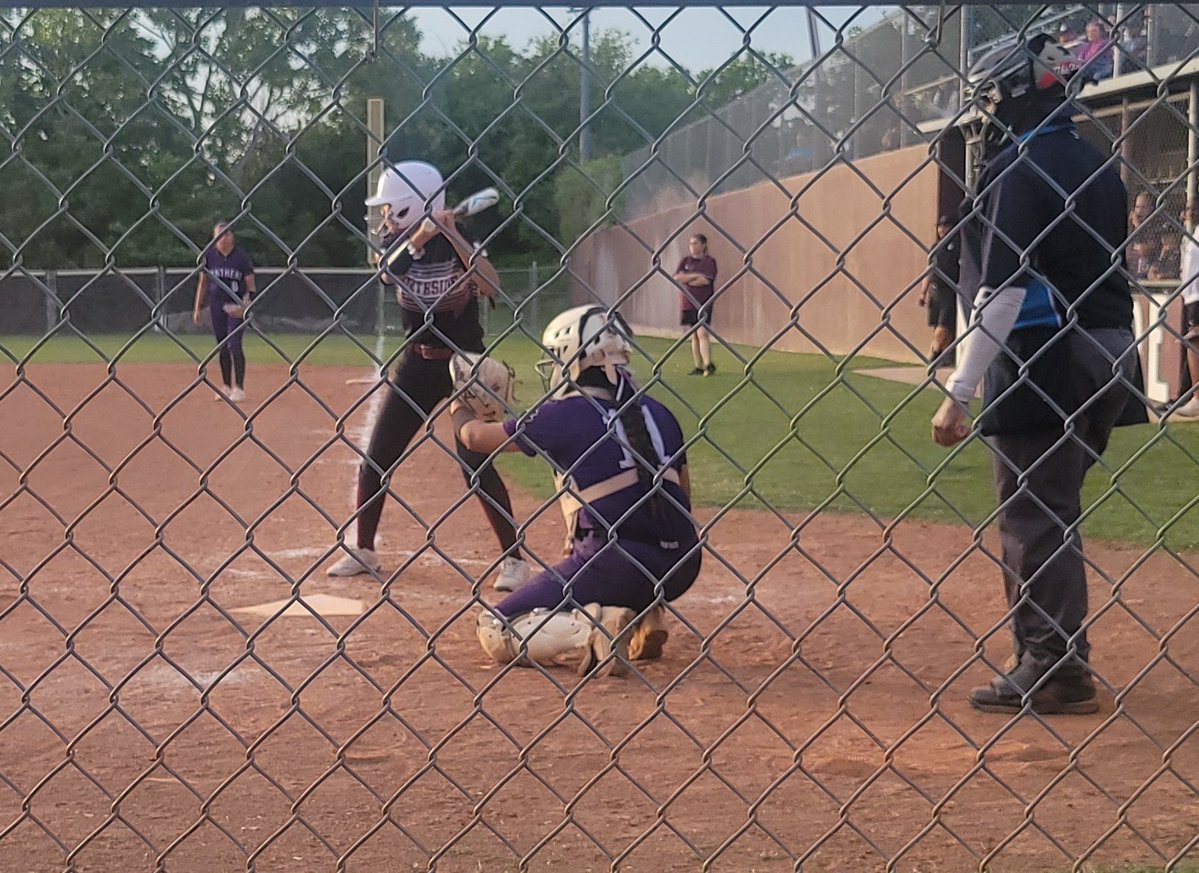 AD_DrLisa's tweet image. It's a pleasant evening for 7-5A softball games.  
Bottom of 3rd inning:
@PaschalFWISD 5 @NorthSideFWISD 1
@FWISDAthletics 
@FortWorthISD 

#ADLife