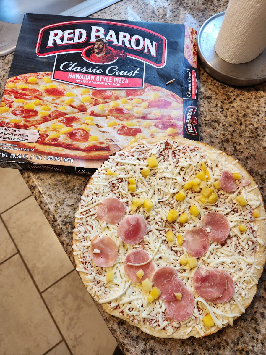 Brogasms's tweet photo. @redbaronpizza not sure if this is on yall or @Albertsons, but this aint it chief. https://t.co/VvszoFVy5z