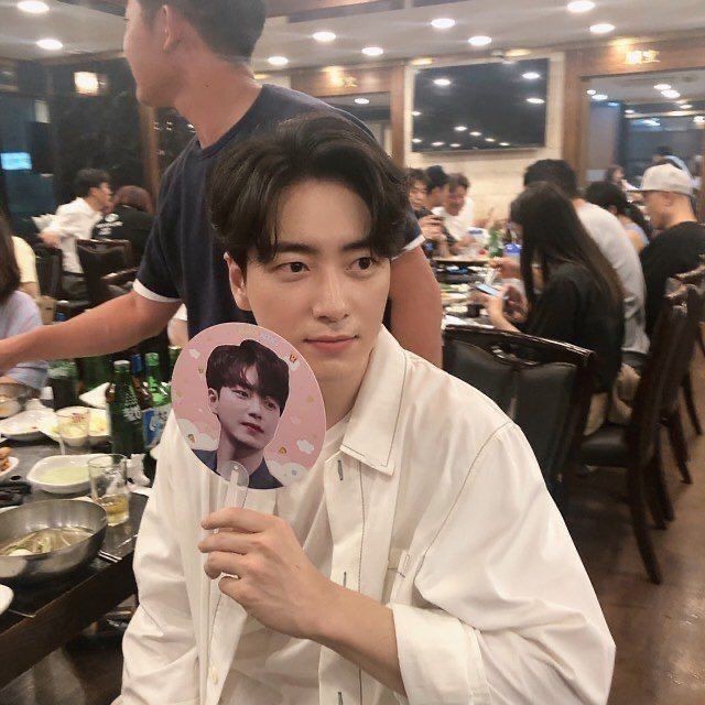 oraeoreo05's tweet photo. 와 진짜 얼굴도 얼굴인데 얼굴이 얼굴이네 https://t.co/QDQ0luNN3M